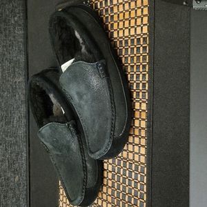 Ugg Slippers Ascot Size 9 *Rare*